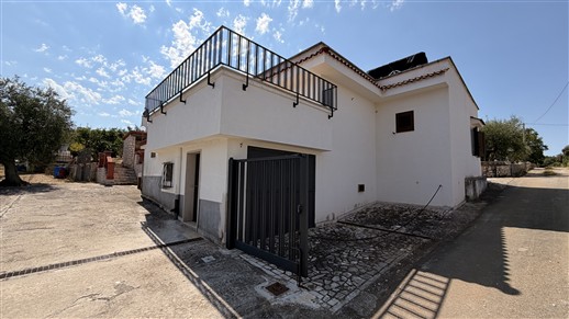 Villa Di 2 Vani, Veranda, Box. Ristrutturata, Ottimo Stato, Fotovoltaico